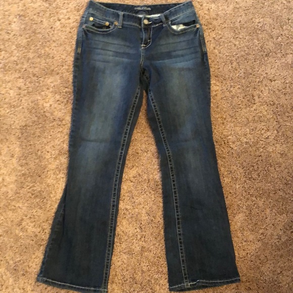 Curvy Jeans - Picture 2 of 3